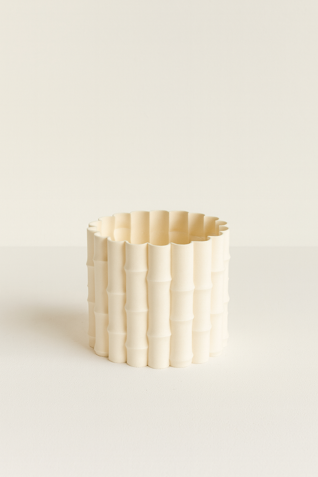 Organik Hatlı Krem Saksı – Minimal Ev Dekoru | Mugu Concept