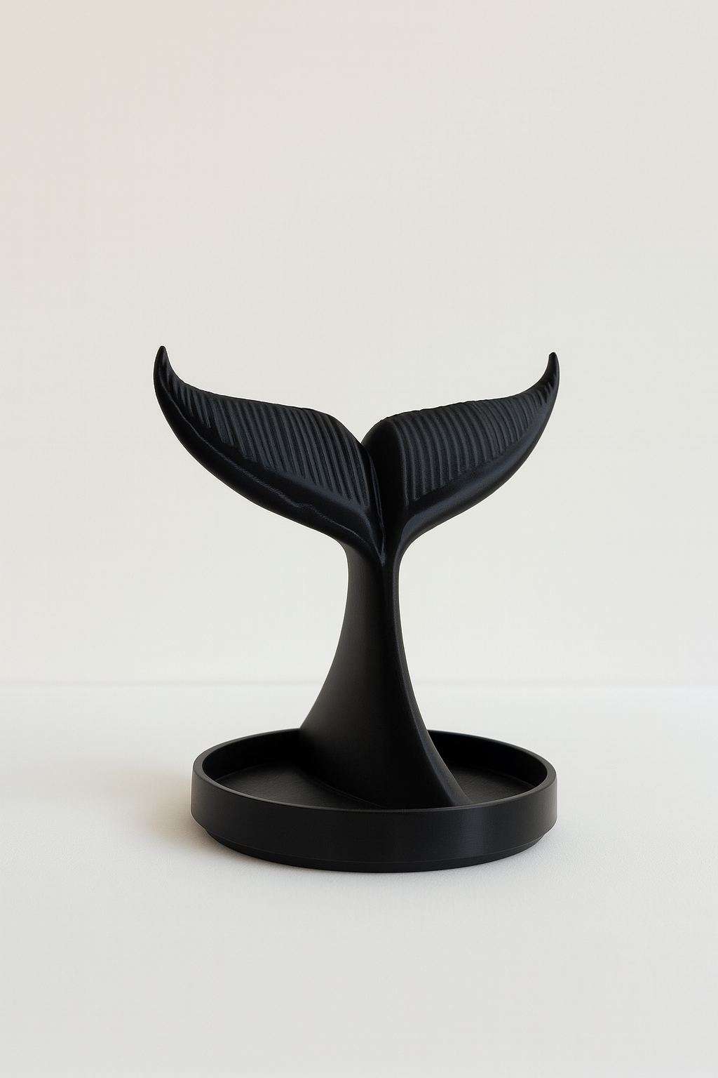 Balina Kuyruğu Formunda Dekoratif Takı Standı