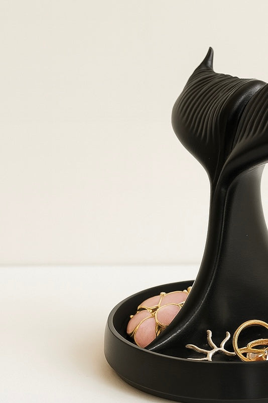 Balina Kuyruğu Formunda Dekoratif Takı Standı