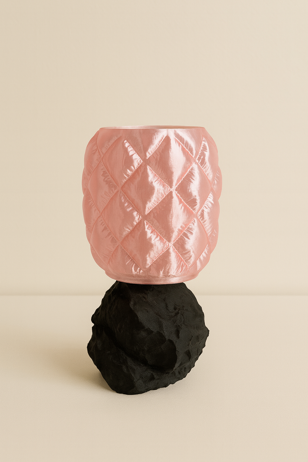 Geometrik Desenli ve Kaya Formlu Dekoratif Masa Lambası